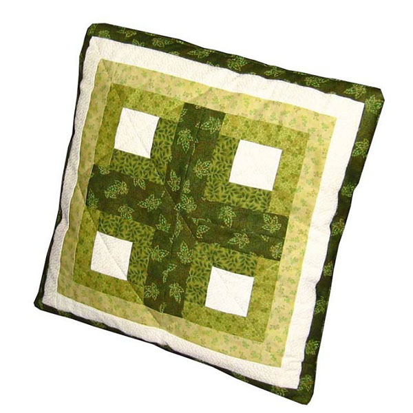 Log cabin cushion cover free quilt pattern